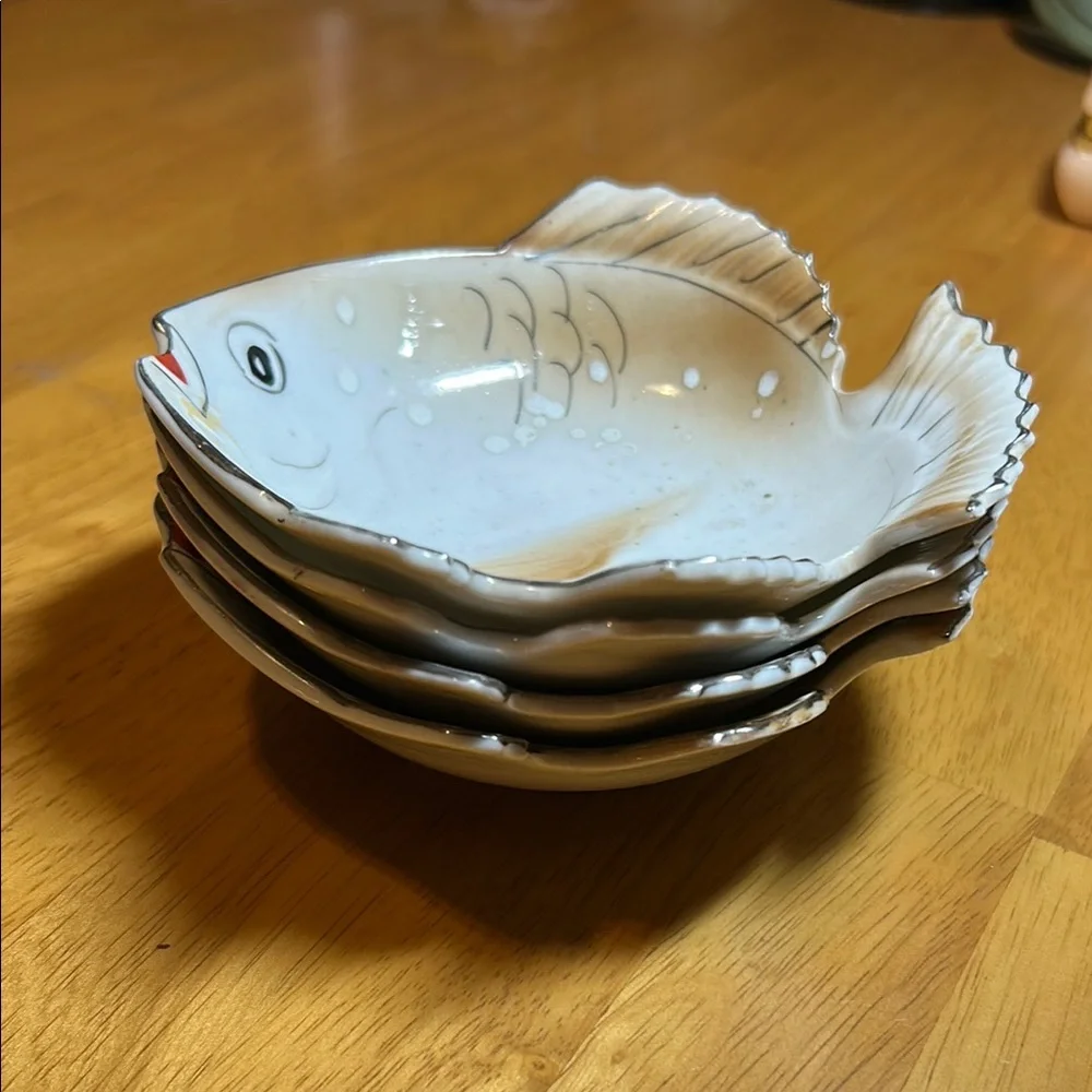 Vintage hand painted Asian style Ceramic Fish Shaped Bowls set of 4